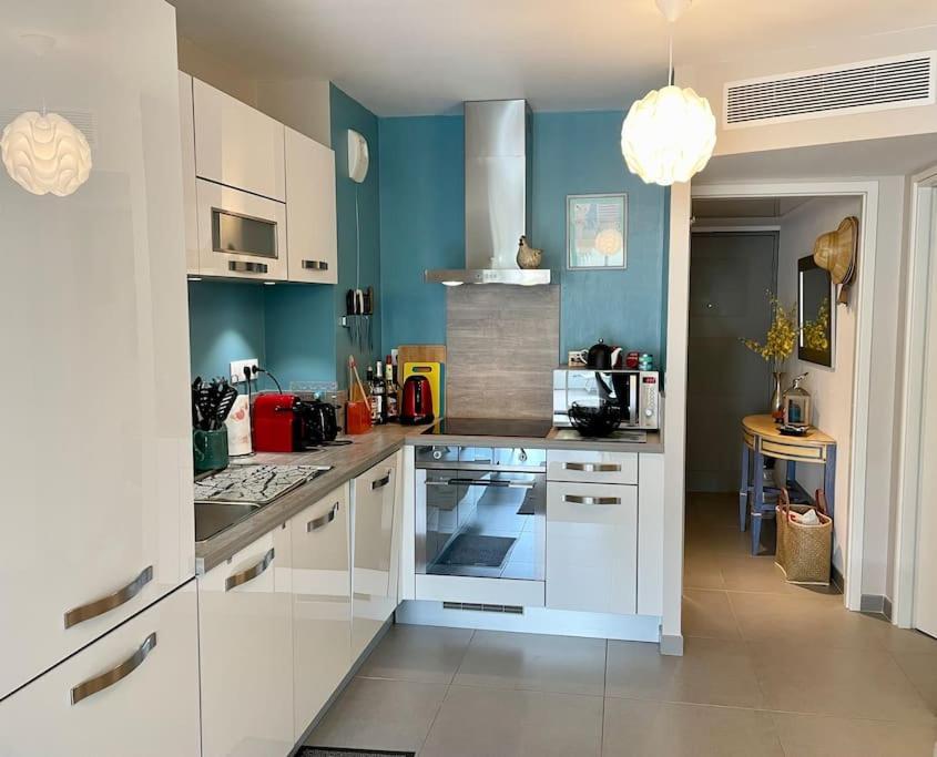 21 - Tres Agreable Rdc Avec Terrasse Et Parking Lejlighed Bandol Eksteriør billede