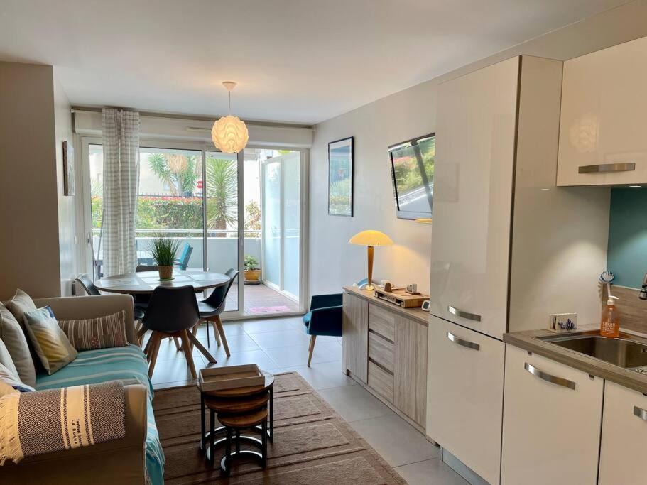 21 - Tres Agreable Rdc Avec Terrasse Et Parking Lejlighed Bandol Eksteriør billede