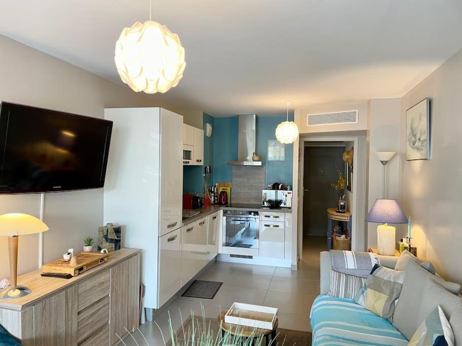 21 - Tres Agreable Rdc Avec Terrasse Et Parking Lejlighed Bandol Eksteriør billede